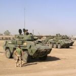 Fotografía de archivo de vehiculos blindados de las unidades del ejercito español en “Base España” en Diwaniya, al sur de Irak