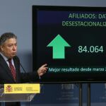 El secretario de Estado de la Seguridad Social, Tomás Burgos, durante la rueda de prensa para comentar los datos de paro y afiliación.