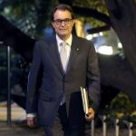 El presidente de la Generalitat, Artur Mas, a su salida de la reunión que han mantenido los partidos que apoyan la consulta soberanista del 9N