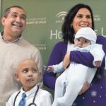 La familia Mariscal se mostró ayer feliz en el Hospital Virgen del Rocío