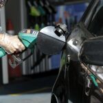 Es más frecuente que se cometa el error de echar gasolina en el tanque de diésel que a la inversa, porque la boca de la manguera del diésel es más ancha que la de gasolina