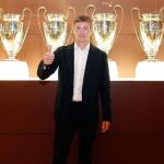 Kroos intenta adaptarse a su nueva posición y sabe que aún puede progresar