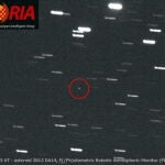 Fotografía del asteroide 2012 DA14, rodeado por un círculo rojo,que hace dos años pasó cerca de la Tierra