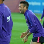 Alves está entre los 18 convocados ante su ex equipo, el Celta