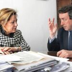 José Antonio de Santiago Juárez dialoga con la alcaldesa de Zamora, Rosa Valdeón