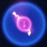Imagen de una llama de fuego en el espacio