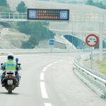 Tráfico da marcha atrás a las multas en velocidad variable