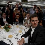 Rivera junto al candidato de Ciudadanos en Madrid, Ignacio Aguado durante la cena de cierre de campaña