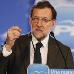 El presidente del Gobierno, Mariano Rajoy, durante su intervención hoy en la clausura de la reunión intermunicipal del PP, en Almería