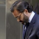 Pedro Farré López, exdirector de Relaciones Coporativas de la SGAE), sale hoy de la Audiencia Nacional.
