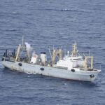 Un barco de emergencias ruso busca supervivientes tras el naufragio