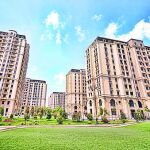 La nueva Villa Olímpica tiene 13 edificios de entre 10 y 15 plantas y 1.042 apartamentos de 190 metros cuadrados cada uno, cada uno con dormitorios de 22 metros cuadrados. La habitación doble costará 65 euros