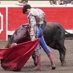 Remate por bajo de José Garrido, esta mañana, en Bilbao