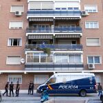 La Policía registra el piso donde el pederasta de Ciudad Lineal llevaba a sus víctimas para abusar de ellas. El acusado contrató una empresa de limpieza para borrar las huellas de sus crímenes