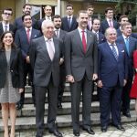 El Rey Felipe VI y el ministro de Exteriores José Manuel García Margallo, durante la entrega de despachos de secretario de embajada diplomática.