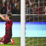Fabio Coentrao celebra su gol ante Serbia en partido clasificatorio para le Eurocopa 2016