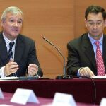 El presidente del ejecutivo regional, Ramón Luis Valcárcel (i), y el consejero de Obras Públicas, Vivienda y Transporte, Joaquin Bascuñana