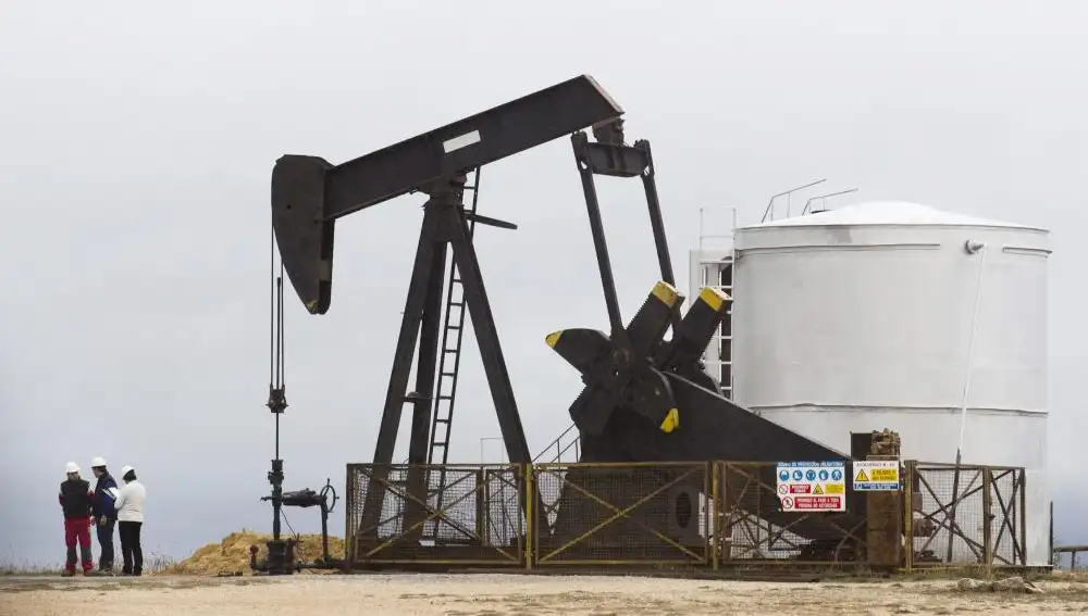 Algunos llamaron a la Lora (Burgos), el complejo petrolífero de Ayoluengo, la esperanza negra porque parecía que iba a convertir a España en uno de los grandes productores de petróleo, pero cincuenta años después se ha pasado de una producción de 8.000 barriles al día a en torno a cien.