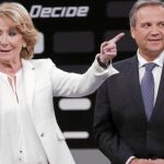 La candidata del PP, Esperanza Aguirre, y el del PSM, Antonio Miguel Carmona, antes del debate