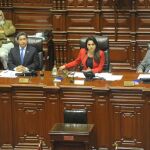 La presidenta del Congreso de Perú, Ana María Solórzano, presidiendo el debate de la moción de censura contra la presidenta del Consejo de Ministros, Ana Jara