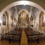 En la cripta subterránea hay entre 30 y 33 nichos, casi todos ellos con restos en su interior. Se accede a ella a través de la sacristía y se encuentra bajo la iglesia