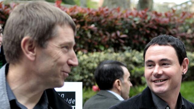 El presidente de Sortu, Hasier Arraiz (d).