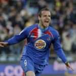 El delantero del Getafe, Roberto Soldado, celebra el gol conseguido frente al Sporting de Gijón,