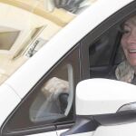 Aguirre a la salida de su domicilio en el barrio de Chueca