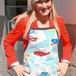 Cifuentes, con el delantal y el gorro que le regalaron en Apramp, la asociación de ayuda a ex prostitutas