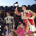Perera y Manzanares pasean a hombros en Cuenca