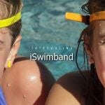 iSwimband, el dispositivo que avisa cuando un niño se cae al agua