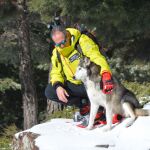 Manuel Calvo, junto a uno de sus perros