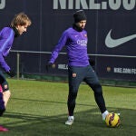 Mascherano y Rakitic, en el entrenamiento de esta ayer