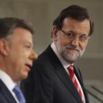 Rajoy y el presidente de Colombia, Juan Manuel Santos, durante la rueda de prensa conjunta que ofrecieron hoy en el Palacio de La Moncloa.