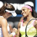 Garbine Muguruza felicita a Serena Williams.