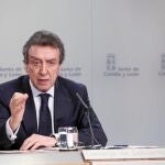 El consejero de Presidencia y portavoz de la Junta, José Antonio de Santiago Juárez, rechaza los datos del informe emitidos por el Tribunal de Cuentas