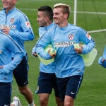 Calentamiento previo del Atlético antes de la sesión de este jueves