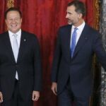 Felipe VI y Letizia posan junto al presidente de Panamá, Juan Carlos Varela, y su esposa, Lorena Castillo.