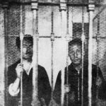 José Antonio Primo de Rivera –a la derecha– y su hermano Miguel en la prisión de Alicante, donde ingresó el 15 de marzo de 1936