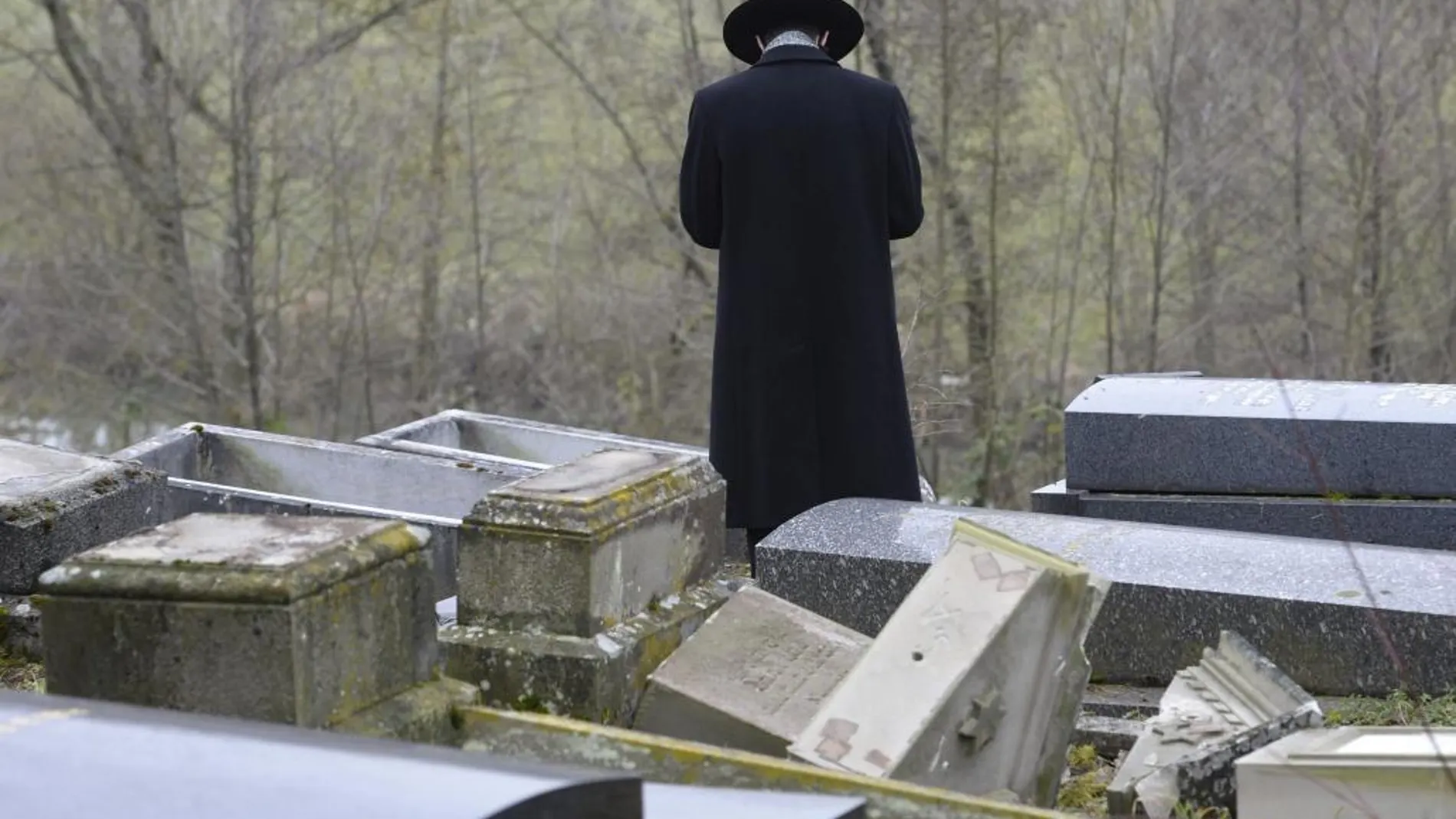 Uno de los cementerio profanados en Sarre-Union (noreste de Francia)