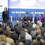 Alfonso Ussía, acompañado de los ganadores de la VII edición, en un momento de la ceremonia
