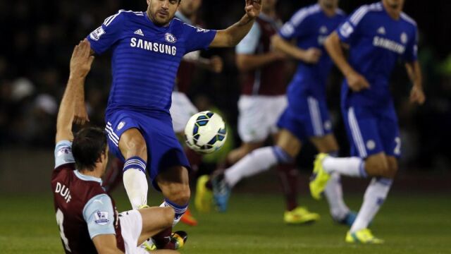 Cesc Fabregas mandó el centro del campo de los «blues» en la primera jornada de la Premier