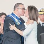 Funes asume el poder en El Salvador lastrado por un programa imposible
