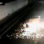 El chocó contra ambos laterales del túnel hasta quedarse parado tras perder una de las ruedas