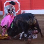 Espectacular voltereta del tercero a Jiménez Fortes, ayer, en Santander