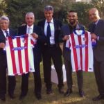 De izda a drcha. Enrique Cerezo; el anfitrión turco, Ömer Önhon; Miguel Ángel Gil, Arda Turán y el presidente del Grupo Dogus, Ferit Sahenk.