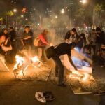Miles de personas marchan en Ciudad de México en protesta por los 43 estudiantes desaparecidos