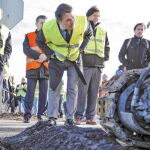 El presidente Ignacio González, ayer en un acto en la M-100 de Alcalá de Henares