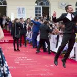 El director y actor Daniel Guzman (d), ganador de la Biznaga de Oro por su película "A cambio de nada", a su llegada a la gala de clausura