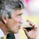 Pellegrini se mostró impertérrito en el banquillo pese a saber que era su último partido con el Villarreal